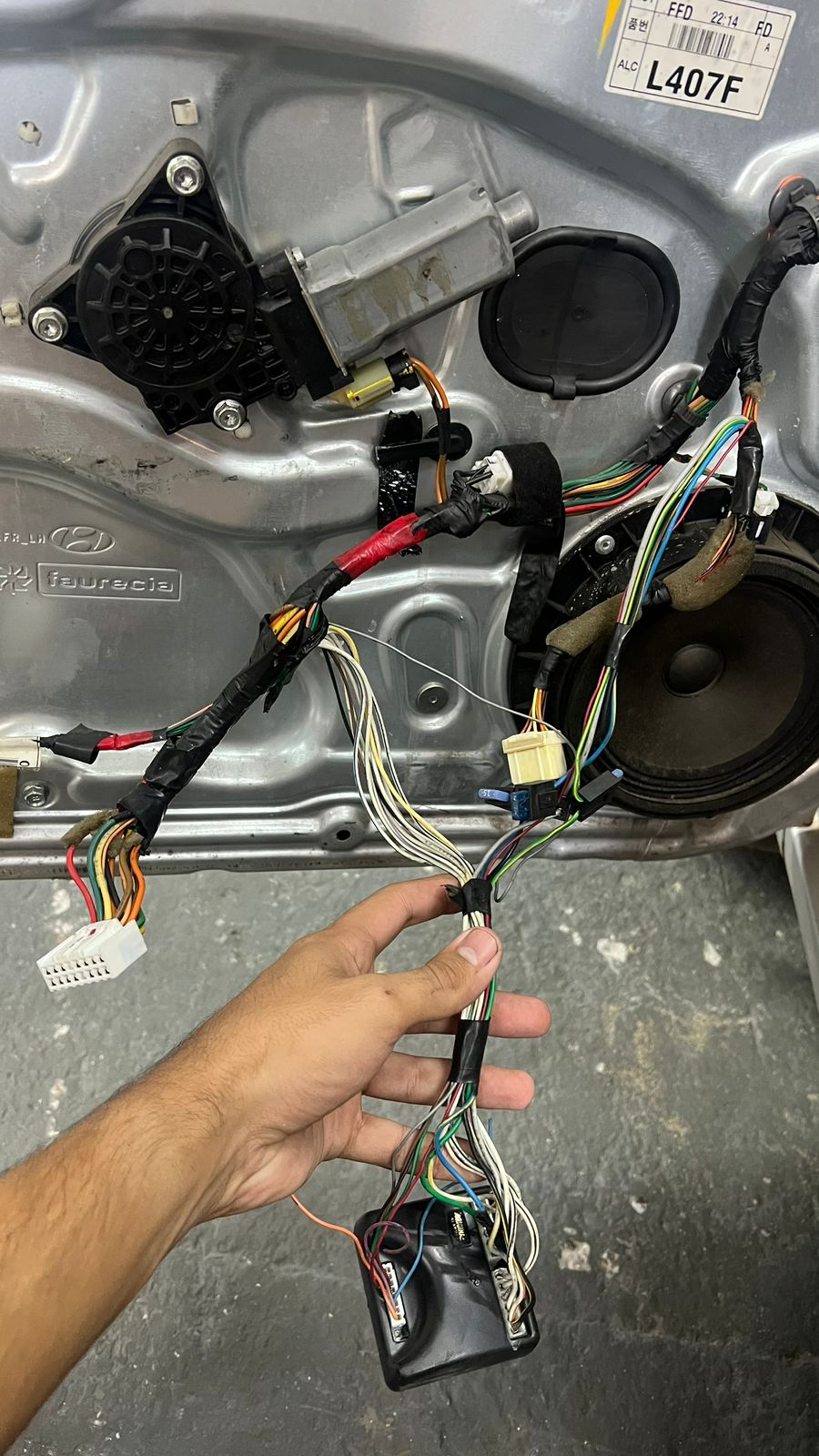 Chicote elétrico em manutenção detalhada